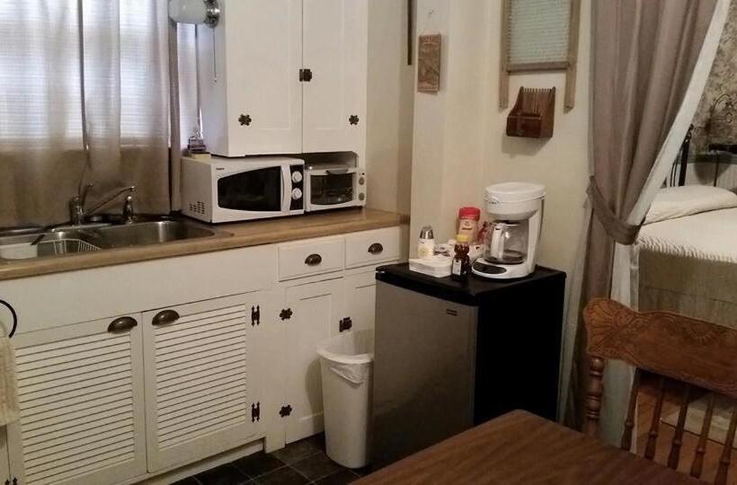 스위트 킹사이즈 침대, A Sentimental Journey