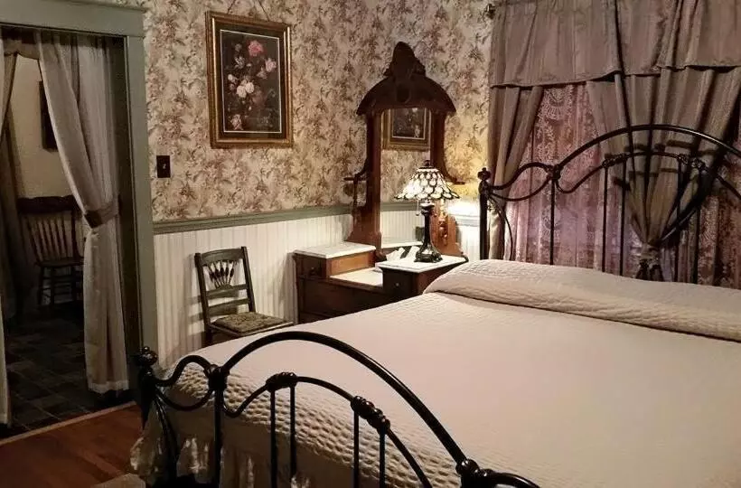 キングサイズベッドのスイートルーム, A Sentimental Journey