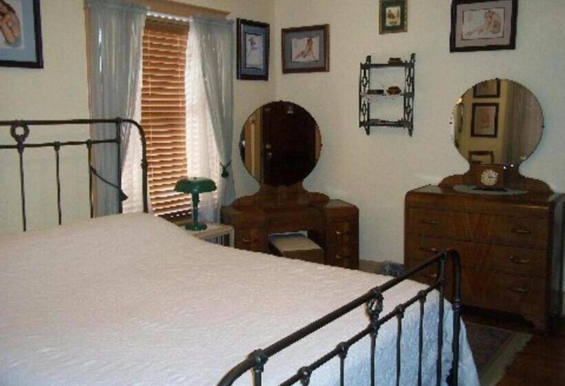 스위트 킹사이즈 침대, A Sentimental Journey