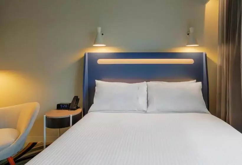 クイーンサイズベッドのスタンダードルーム, Adge Hotel And Residences