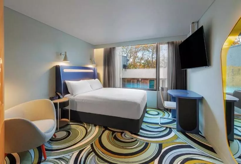 クイーンサイズベッドのスタンダードルーム, Adge Hotel And Residences