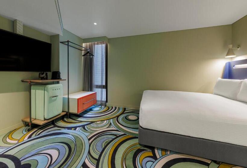 اتاق استاندارد با تخت دو نفره بزرگ برای معلولان, Adge Hotel And Residences