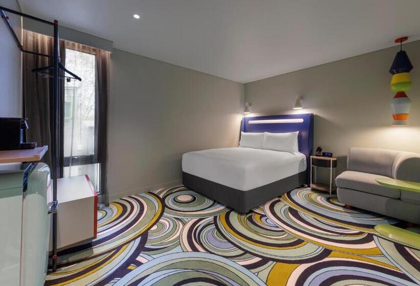 اتاق استاندارد با تخت دو نفره بزرگ برای معلولان, Adge Hotel And Residences