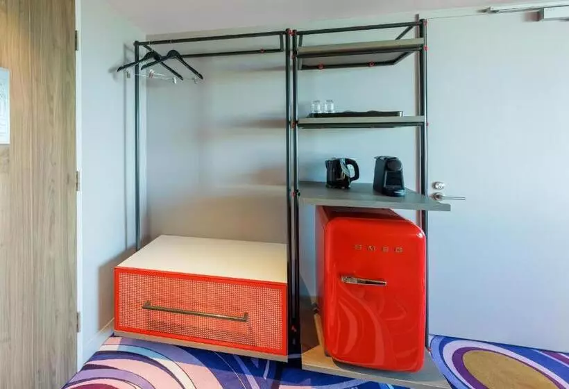 キングサイズベッドのスタンダードルーム, Adge Hotel And Residences