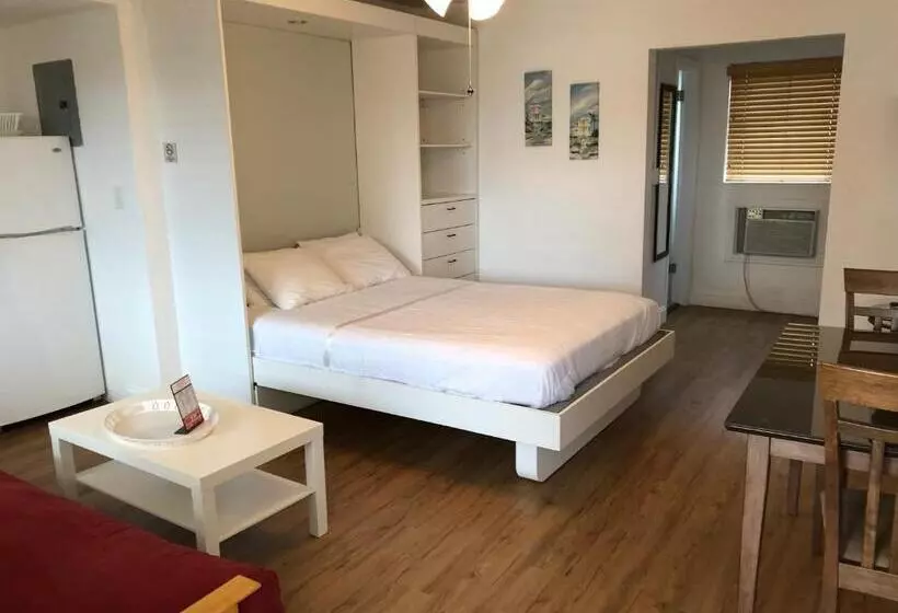 スーペリアスタジオ, Coral Key Inn