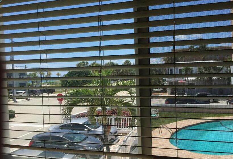 جناح سرير كينج, Coral Key Inn