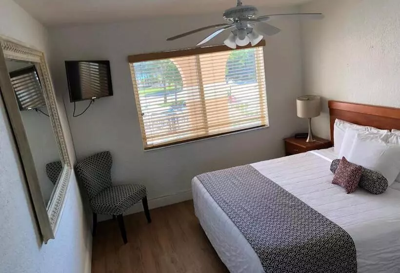 キングサイズベッドのスイートルーム, Coral Key Inn