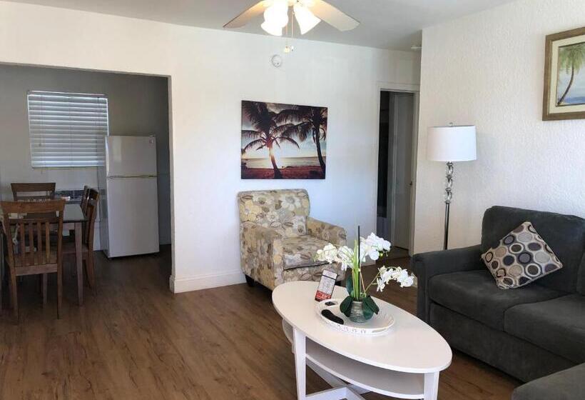 جناح سرير كينج, Coral Key Inn