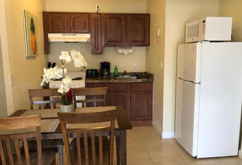 جناح, Coral Key Inn