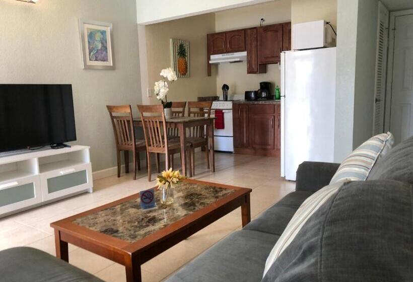 جناح, Coral Key Inn