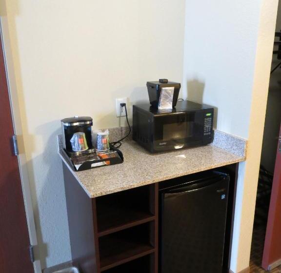 Люкс Кровать Кинг, Cobblestone Inn & Suites   Harper