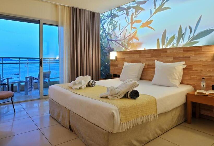 اتاق راحتی با چشمانداز دریا, Costa Salina