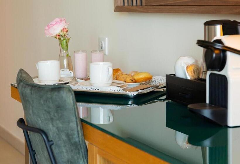 اتاق راحتی با چشمانداز دریا, Costa Salina