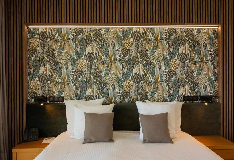 اتاق راحتی با چشمانداز دریا, Costa Salina