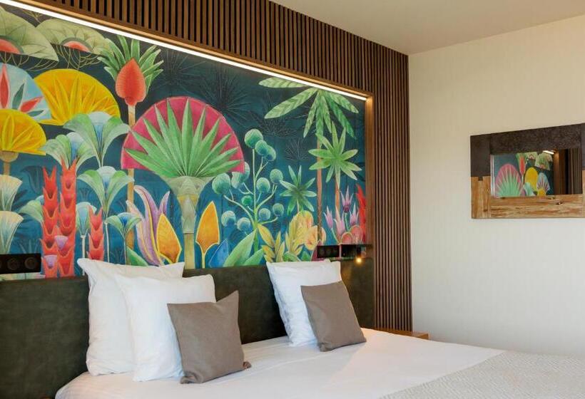 اتاق راحتی با چشمانداز دریا, Costa Salina