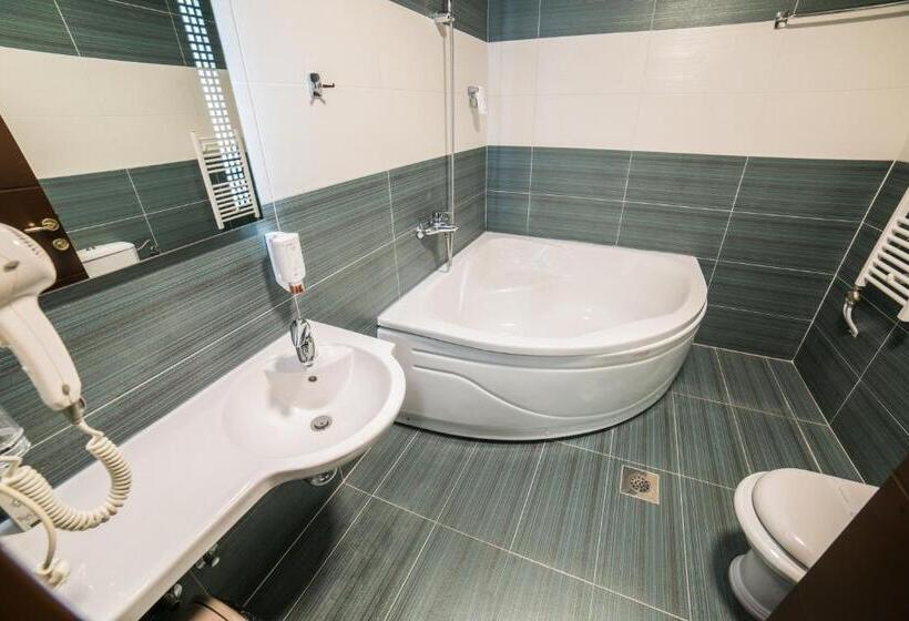 اتاق استاندارد سه نفره, Ethno Village Stanisici