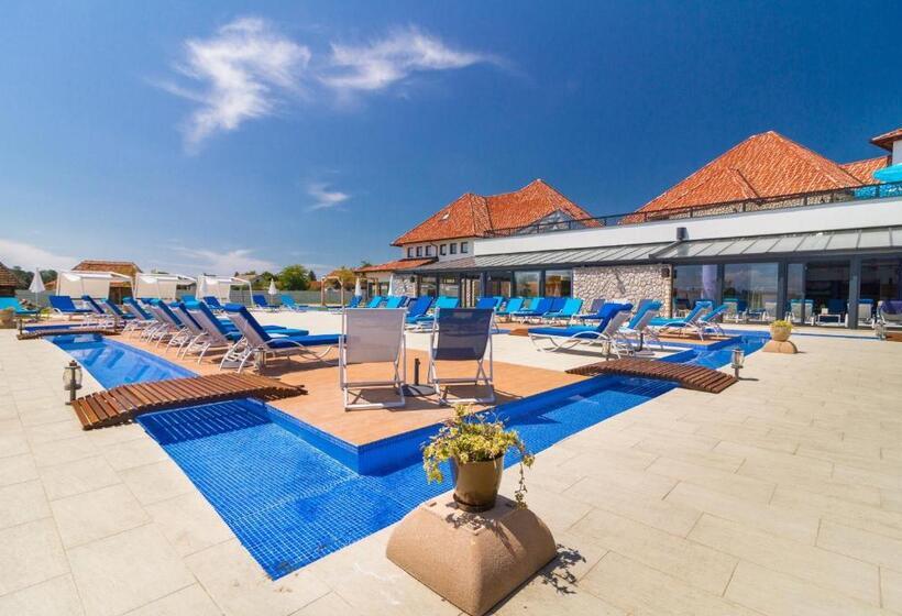 اتاق استاندارد سه نفره, Ethno Village Stanisici