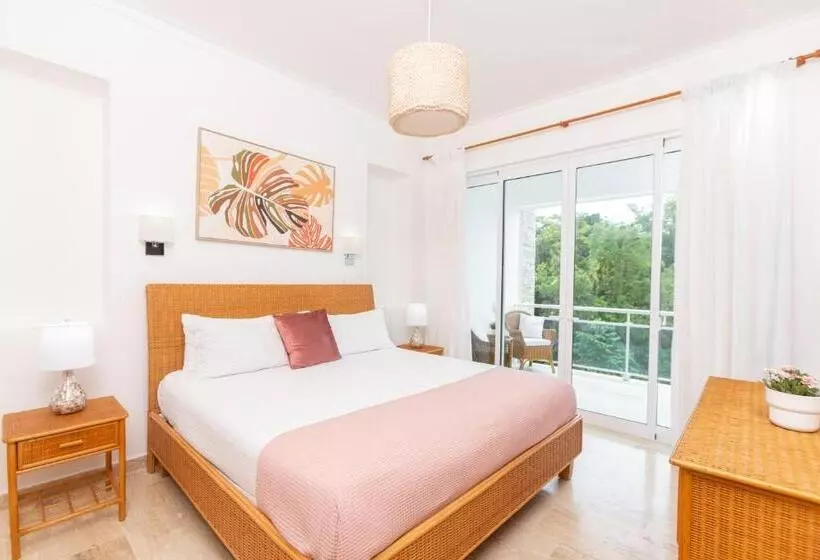 1 Bedroom Penthouse Apartment, Grand Laguna Beach Properties By Caribe Stays