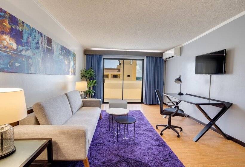 سوییت, Guam Plaza Resort