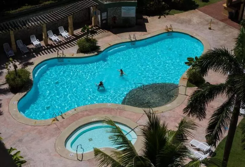 اتاق لوکس, Guam Plaza Resort