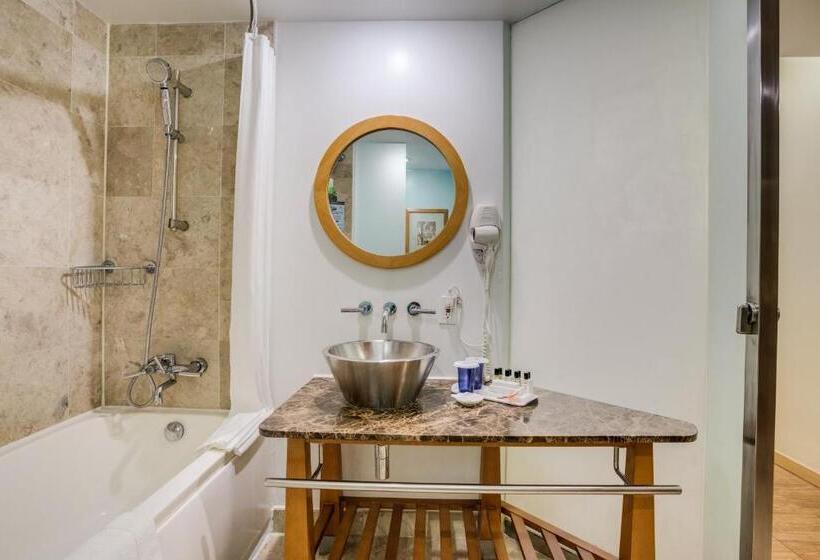 اتاق لوکس با تخت بزرگ, Guam Plaza Resort