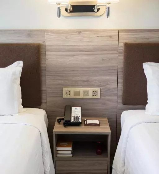 اتاق استاندارد سه نفره, Guam Plaza Resort