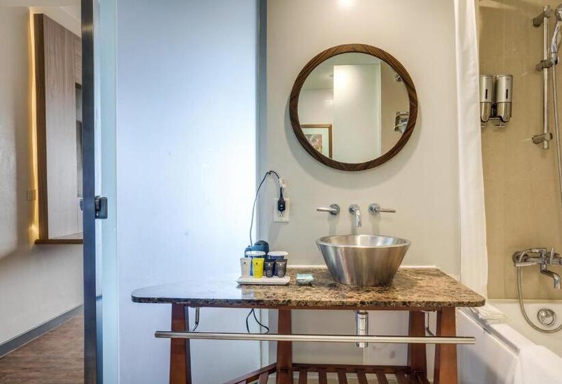 اتاق استاندارد سه نفره, Guam Plaza Resort