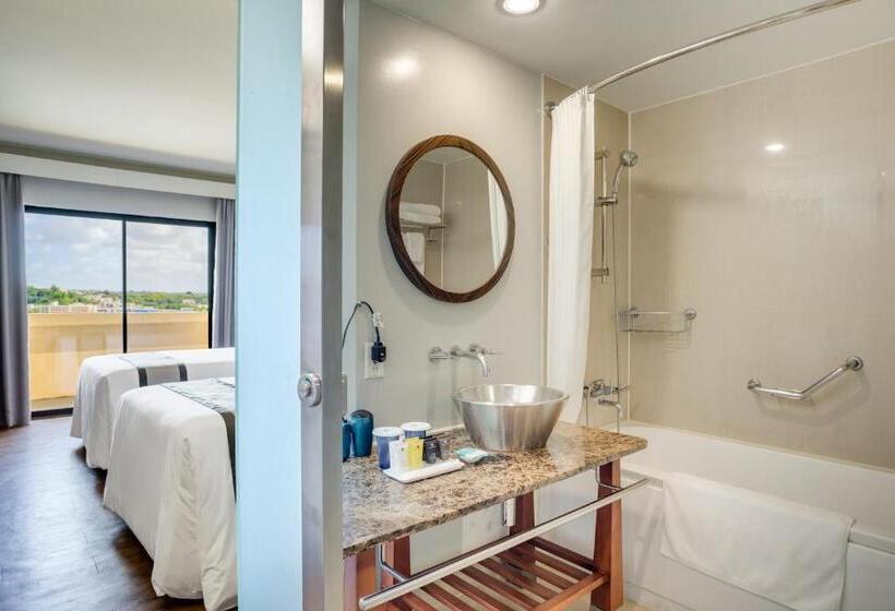 اتاق استاندارد سه نفره, Guam Plaza Resort