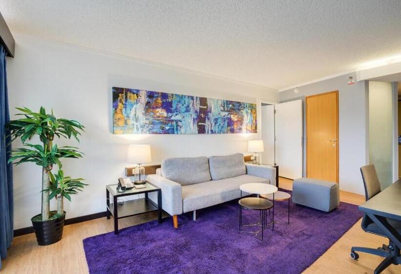 سوییت, Guam Plaza Resort