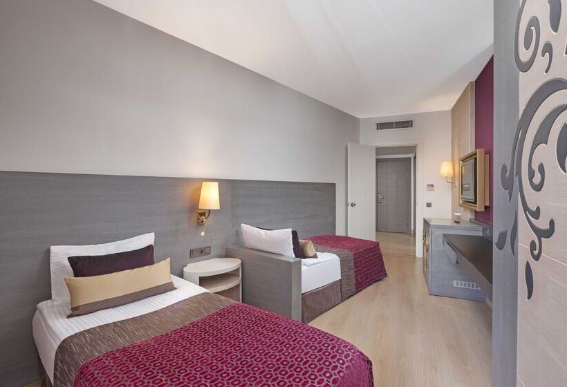 家庭间, Kirman Belazur  Resort & Spa