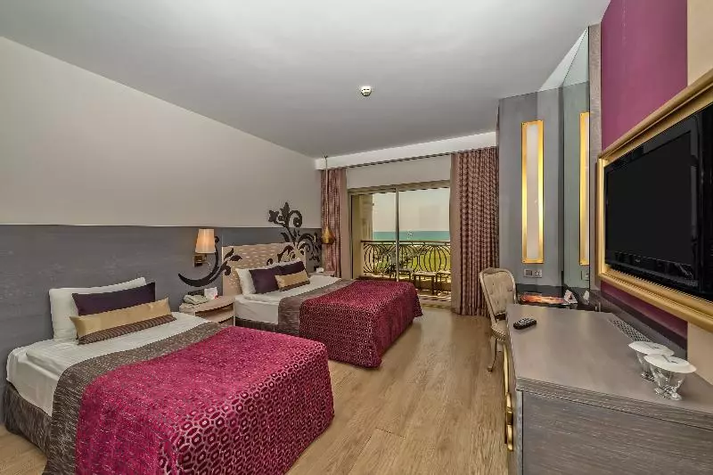 サイドオーシャンビュースタンダードルーム, Kirman Belazur  Resort & Spa