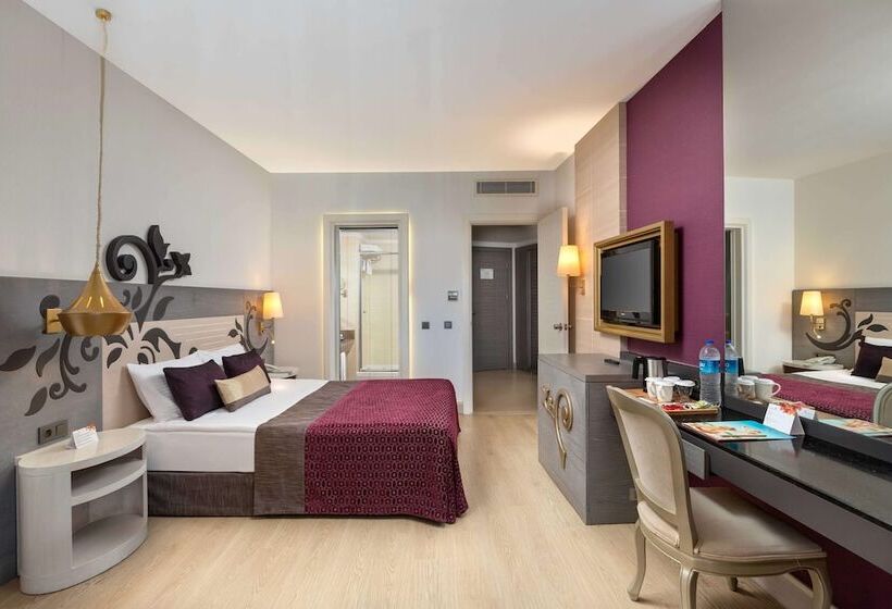 家庭间, Kirman Belazur  Resort & Spa