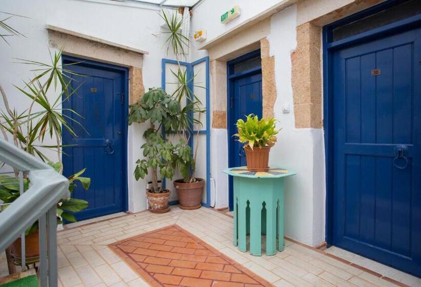 חדר סטנדרט, Nostos