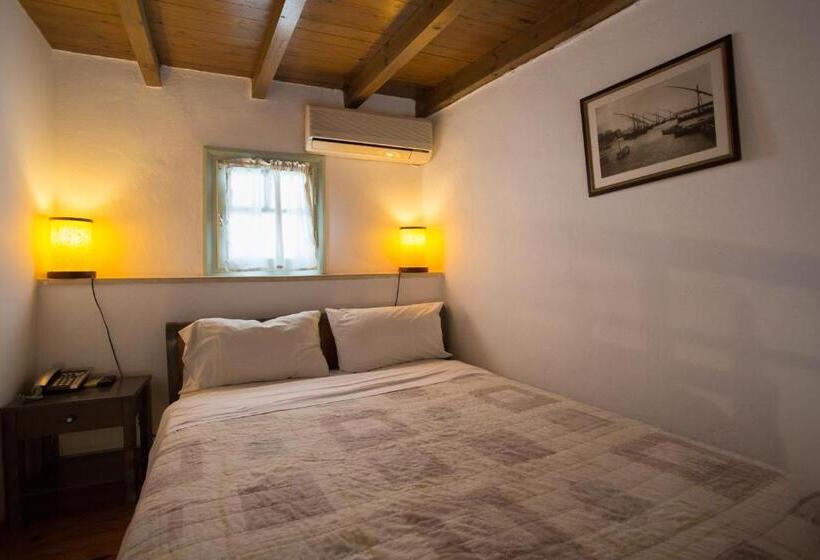 חדר סטודיו סטנדרד, Nostos