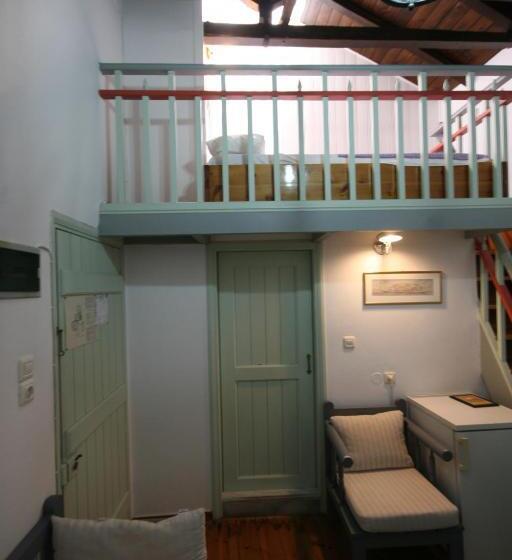 חדר סטנדרט יחיד, Nostos