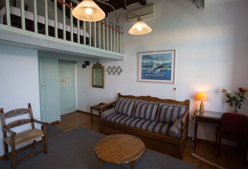 חדר סטנדרט לארבעה, Nostos