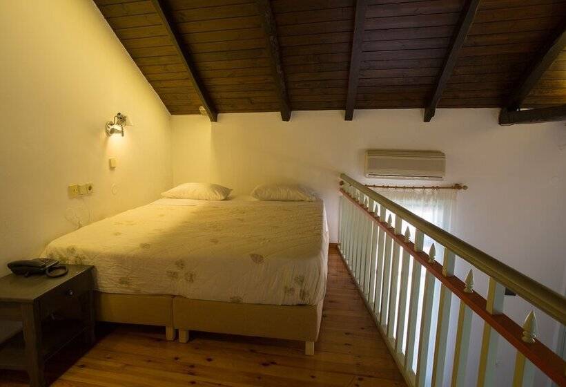 חדר סטנדרט לארבעה, Nostos