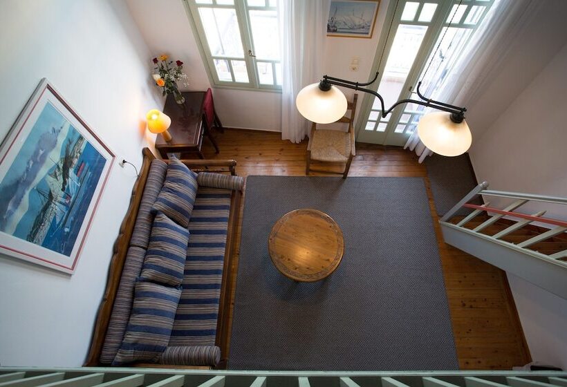 غرفة سوبيريور مطلّة علي البحر, Nostos