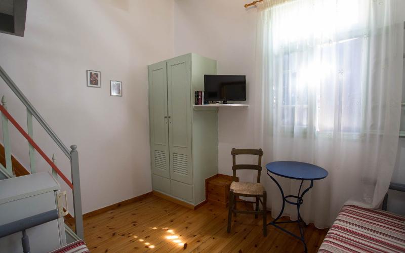 חדר סטנדרט יחיד, Nostos