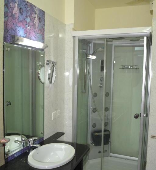 ルームシェアのワンベッド, Ray Of Maya