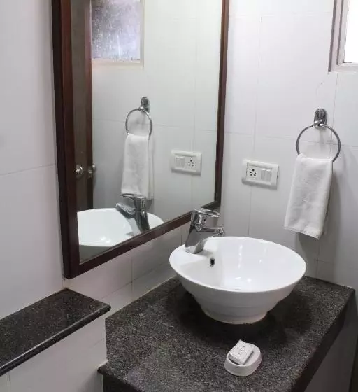 Standard Single Room, The Lotus Apartment Hotel, Venkatraman Street