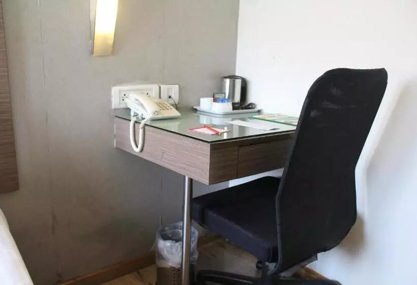 Standard Single Room, The Lotus Apartment Hotel, Venkatraman Street