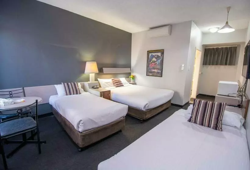 اتاق خانوادگی, Midcity Motor Lodge