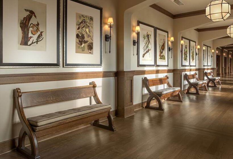 غرفة قياسية سرير ملكى, The Sewanee Inn