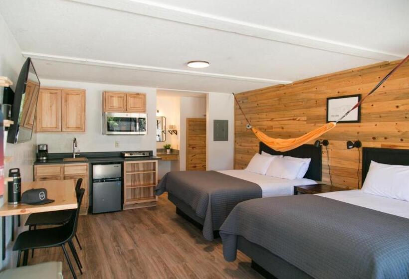 إستوديو ديلوكس, Loge Wolf Creek