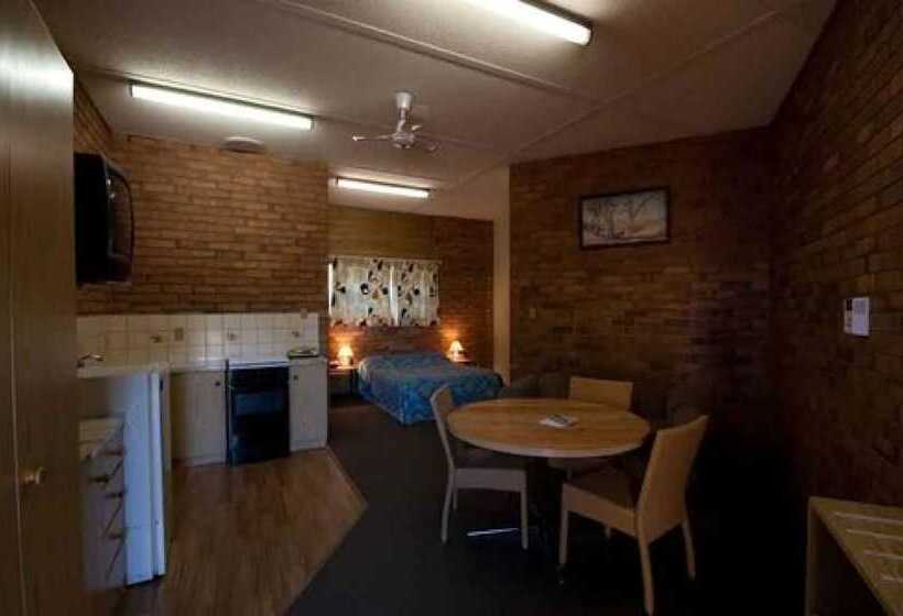 패밀리 룸, Mannum Motel