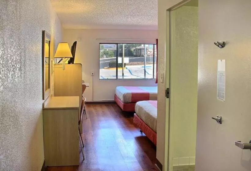 身障者適用スタンダードルーム, Motel 6 San Simeon, Ca Hearst Castle Area