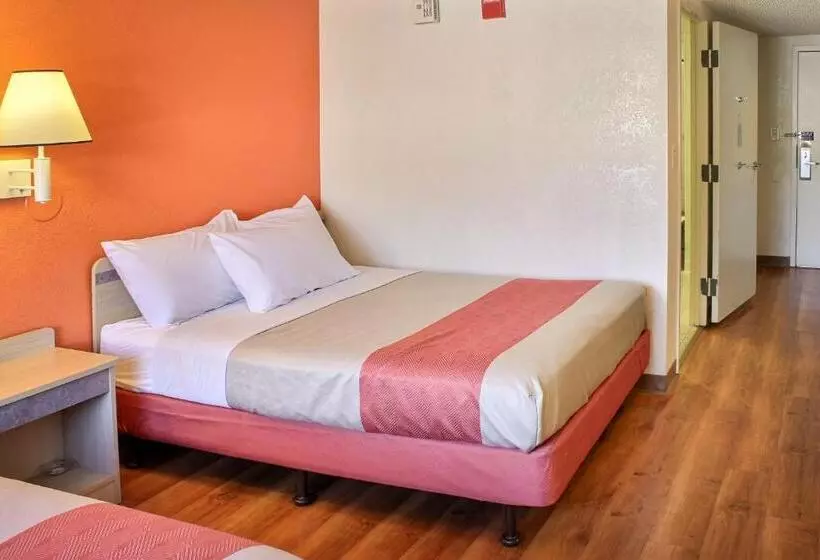 身障者適用スタンダードルーム, Motel 6 San Simeon, Ca Hearst Castle Area