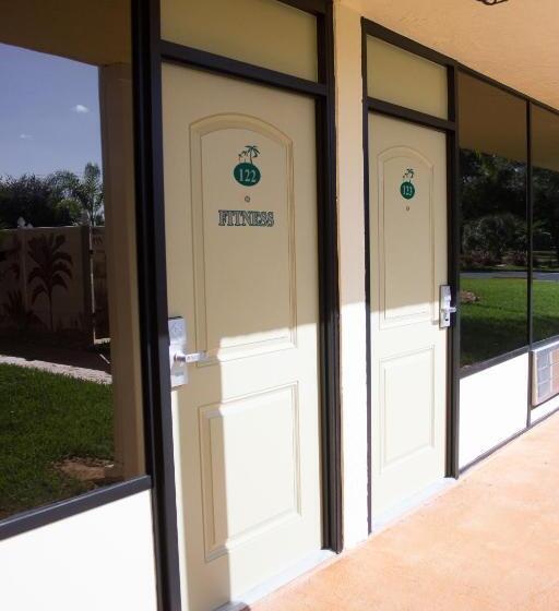 غرفة قياسية سرير كينج, At Home Inn  Fort Pierce