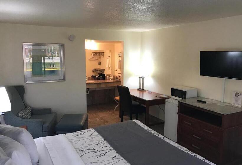غرفة قياسية سرير كينج, At Home Inn  Fort Pierce